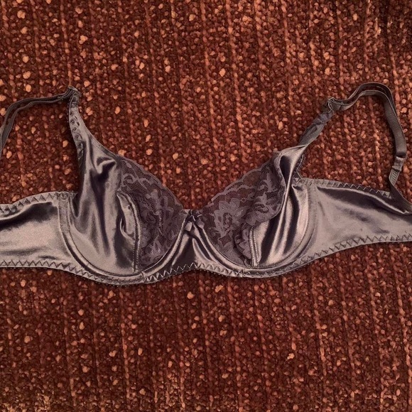 silky and lacy blue bra😇 fits 34C worn a few times - Picture 1 of 1